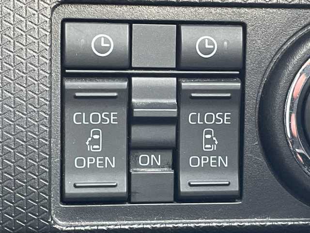 ダイハツ タント カスタム RS 岡山県 2019(令1)年 5.2万km ブライトシルバーメタリック 純正ナビ　NMZK-W69D/フルセグTV、CD、DVD、Bluetooth/AM、FM/バックカメラ/ビルトインETC/両側パワースライドドア/前後ドライブレコーダー/ハーフレザーシート/USB充電/ハーフレザーシート/リアロールサンシェード/エンジンスターター/オートライト/プッシュスタート/スマートキー