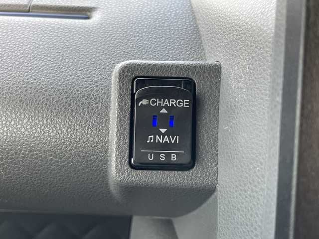 ダイハツ タント カスタム RS 岡山県 2019(令1)年 5.2万km ブライトシルバーメタリック 純正ナビ　NMZK-W69D/フルセグTV、CD、DVD、Bluetooth/AM、FM/バックカメラ/ビルトインETC/両側パワースライドドア/前後ドライブレコーダー/ハーフレザーシート/USB充電/ハーフレザーシート/リアロールサンシェード/エンジンスターター/オートライト/プッシュスタート/スマートキー