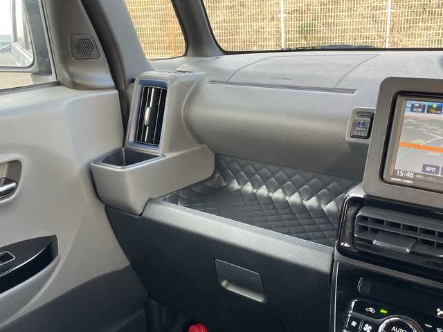 ダイハツ タント カスタム RS 岡山県 2019(令1)年 5.2万km ブライトシルバーメタリック 純正ナビ　NMZK-W69D/フルセグTV、CD、DVD、Bluetooth/AM、FM/バックカメラ/ビルトインETC/両側パワースライドドア/前後ドライブレコーダー/ハーフレザーシート/USB充電/ハーフレザーシート/リアロールサンシェード/エンジンスターター/オートライト/プッシュスタート/スマートキー