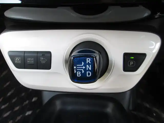 トヨタ プリウス S ツーリングセレクション 千葉県 2015(平27)年 4.9万km エモーショナルレッド ワンオーナー/純正9型SDナビ/バックカメラ/純正オーディオ【DVD/CD/BT/SD】/Toyota Safety Sense P/レーダークルーズコントロール/レーンキープアシスト/黒革シート/前席シートヒーター/AC100V/純正前方ドライブレコーダー/ビルトインETC/スペアキー/取扱説明書/ナビ取扱説明書/新車時保証書/トヨタ整備記録簿(R2/R4/R6)