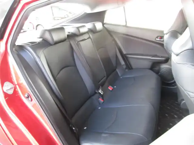 トヨタ プリウス S ツーリングセレクション 千葉県 2015(平27)年 4.9万km エモーショナルレッド ワンオーナー/純正9型SDナビ/バックカメラ/純正オーディオ【DVD/CD/BT/SD】/Toyota Safety Sense P/レーダークルーズコントロール/レーンキープアシスト/黒革シート/前席シートヒーター/AC100V/純正前方ドライブレコーダー/ビルトインETC/スペアキー/取扱説明書/ナビ取扱説明書/新車時保証書/トヨタ整備記録簿(R2/R4/R6)