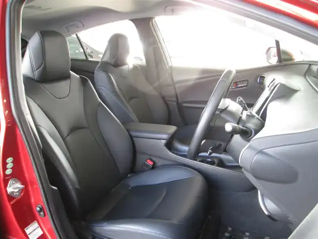 トヨタ プリウス S ツーリングセレクション 千葉県 2015(平27)年 4.9万km エモーショナルレッド ワンオーナー/純正9型SDナビ/バックカメラ/純正オーディオ【DVD/CD/BT/SD】/Toyota Safety Sense P/レーダークルーズコントロール/レーンキープアシスト/黒革シート/前席シートヒーター/AC100V/純正前方ドライブレコーダー/ビルトインETC/スペアキー/取扱説明書/ナビ取扱説明書/新車時保証書/トヨタ整備記録簿(R2/R4/R6)