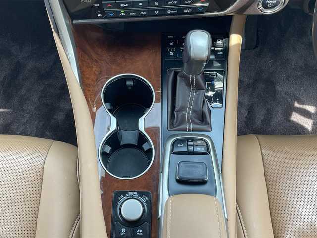 レクサス ＲＸ 450hL 和歌山県 2018(平30)年 6.5万km ソニッククォーツ ワンオーナー/LEXUS　Safety System＋/・プリクラッシュセーフティ/・レーンディパーチャーアラート/・レーダークルーズコントロール(全車速追従機能付き)/・アダプティブハイビームシステム/・ブラインドスポットモニター/純正ナビ/・FM/AM/Bluetooth/・フルセグTV/CD/DVD再生/全方位モニター/レザーシート(前席メモリー付き)/・シートヒーター(2列目まで)/・エアシート(前席)/電動リアゲート/AC100V100Wコンセント/電動パーキングブレーキ/オートホールド/純正20インチアルミホイール/エンジンスターター/ステアリングヒーター/ETC2.0