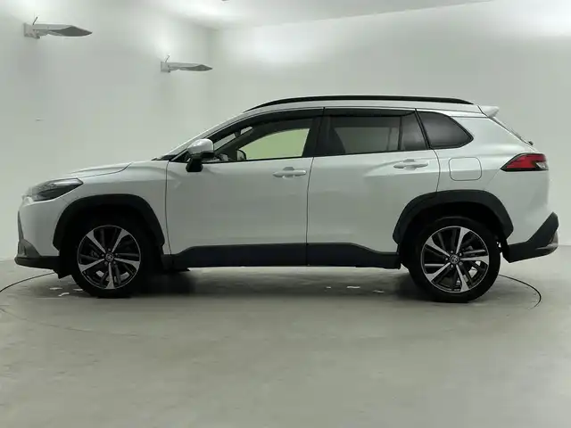 トヨタ カローラ クロス ハイブリッド Z 福井県 2022(令4)年 4.6万km プラチナホワイトパールマイカ トヨタセーフティセンス/・衝突軽減ブレーキ/・クルーズコントロール/・車線逸脱警報機能/・レーンキープアシスト/ディスプレイオーディオ/【AM/FM/CD/Bluetooth/フルセグTV】/全方位カメラ/ビルトインETC/パワーバックドア/ドライブレコーダー/プッシュスタート/スマートキー/スペアキー/オートライト/LEDヘッドライド