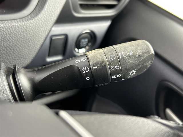 トヨタ ヴォクシー ZS 埼玉県 2014(平26)年 7万km ボルドーマイカメタリック 純正ナビ(NSZT-Y62G)/フルセグ/Bluetooth/CD/DVD/バックカメラ/両側パワースライドドア/ステアリングリモコン/電格ウィンカーミラー/純正フロアマット/LEDヘッドライト/オートライト/純正16インチアルミホイール