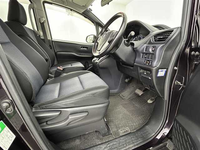 トヨタ ヴォクシー ZS 埼玉県 2014(平26)年 7万km ボルドーマイカメタリック 純正ナビ(NSZT-Y62G)/フルセグ/Bluetooth/CD/DVD/バックカメラ/両側パワースライドドア/ステアリングリモコン/電格ウィンカーミラー/純正フロアマット/LEDヘッドライト/オートライト/純正16インチアルミホイール