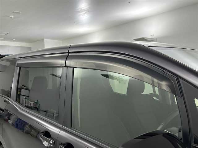 トヨタ ヴォクシー ZS 埼玉県 2014(平26)年 7万km ボルドーマイカメタリック 純正ナビ(NSZT-Y62G)/フルセグ/Bluetooth/CD/DVD/バックカメラ/両側パワースライドドア/ステアリングリモコン/電格ウィンカーミラー/純正フロアマット/LEDヘッドライト/オートライト/純正16インチアルミホイール