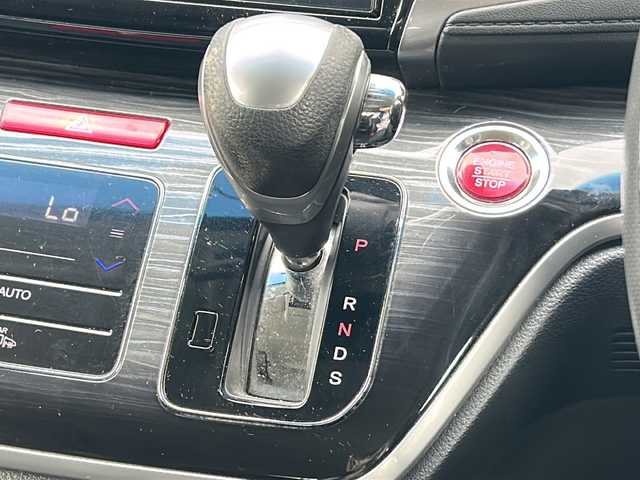 ホンダ オデッセイ アブソルート 三重県 2015(平27)年 12.8万km ホワイトオーキッドパール 純正８型ナビ　/バックカメラ　/両側パワースライドドア/ビルトインETC/レーダークルーズコントロール /レーンキープアシスト /アイドリングストップ/ホンダセンシング /前方ドライブレコーダー/LEDヘッドライト /オートライト /ステアリングスイッチ /ハーフレザーシート/電動格納ミラー /禁煙車