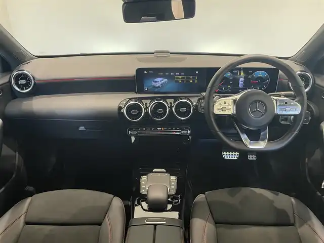 メルセデス・ベンツ Ａ２００ｄ AMGライン 福岡県 2020(令2)年 3.6万km コスモスブラック ナビ　/フルセグ　/ハーフレザー　/シートヒーター　/パワーシート　/ＡＣＣ　/ＢＳＭ　/アクティブレーンキープ　/前後クリアランスソナー　/パドルシフト　/マルチビームＬＥＤ　/スマートキー　/純正１８インチＡＷ　/ＥＴＣ