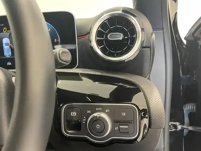 メルセデス・ベンツ Ａ２００ｄ AMGライン 福岡県 2020(令2)年 3.6万km コスモスブラック ナビ　/フルセグ　/ハーフレザー　/シートヒーター　/パワーシート　/ＡＣＣ　/ＢＳＭ　/アクティブレーンキープ　/前後クリアランスソナー　/パドルシフト　/マルチビームＬＥＤ　/スマートキー　/純正１８インチＡＷ　/ＥＴＣ