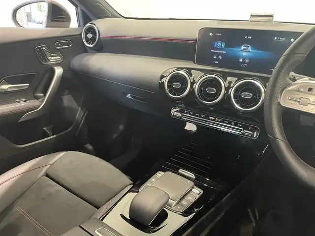 メルセデス・ベンツ Ａ２００ｄ AMGライン 福岡県 2020(令2)年 3.6万km コスモスブラック ナビ　/フルセグ　/ハーフレザー　/シートヒーター　/パワーシート　/ＡＣＣ　/ＢＳＭ　/アクティブレーンキープ　/前後クリアランスソナー　/パドルシフト　/マルチビームＬＥＤ　/スマートキー　/純正１８インチＡＷ　/ＥＴＣ