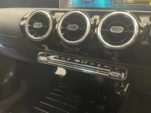 メルセデス・ベンツ Ａ２００ｄ AMGライン 福岡県 2020(令2)年 3.6万km コスモスブラック ナビ　/フルセグ　/ハーフレザー　/シートヒーター　/パワーシート　/ＡＣＣ　/ＢＳＭ　/アクティブレーンキープ　/前後クリアランスソナー　/パドルシフト　/マルチビームＬＥＤ　/スマートキー　/純正１８インチＡＷ　/ＥＴＣ