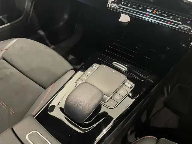 メルセデス・ベンツ Ａ２００ｄ AMGライン 福岡県 2020(令2)年 3.6万km コスモスブラック ナビ　/フルセグ　/ハーフレザー　/シートヒーター　/パワーシート　/ＡＣＣ　/ＢＳＭ　/アクティブレーンキープ　/前後クリアランスソナー　/パドルシフト　/マルチビームＬＥＤ　/スマートキー　/純正１８インチＡＷ　/ＥＴＣ