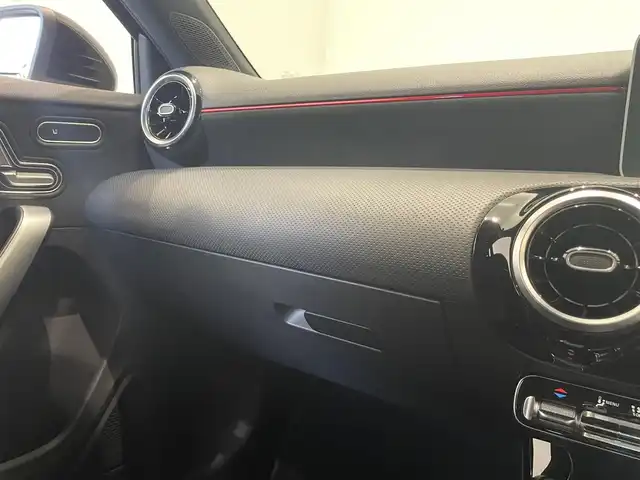 メルセデス・ベンツ Ａ２００ｄ AMGライン 福岡県 2020(令2)年 3.6万km コスモスブラック ナビ　/フルセグ　/ハーフレザー　/シートヒーター　/パワーシート　/ＡＣＣ　/ＢＳＭ　/アクティブレーンキープ　/前後クリアランスソナー　/パドルシフト　/マルチビームＬＥＤ　/スマートキー　/純正１８インチＡＷ　/ＥＴＣ