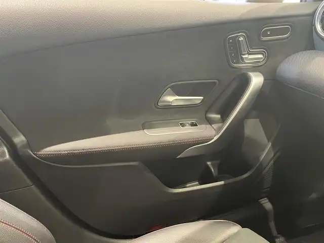 メルセデス・ベンツ Ａ２００ｄ AMGライン 福岡県 2020(令2)年 3.6万km コスモスブラック ナビ　/フルセグ　/ハーフレザー　/シートヒーター　/パワーシート　/ＡＣＣ　/ＢＳＭ　/アクティブレーンキープ　/前後クリアランスソナー　/パドルシフト　/マルチビームＬＥＤ　/スマートキー　/純正１８インチＡＷ　/ＥＴＣ