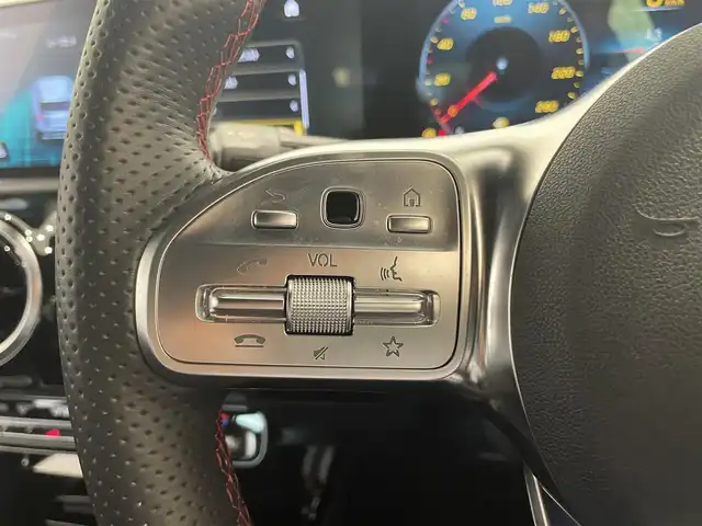 メルセデス・ベンツ Ａ２００ｄ AMGライン 福岡県 2020(令2)年 3.6万km コスモスブラック ナビ　/フルセグ　/ハーフレザー　/シートヒーター　/パワーシート　/ＡＣＣ　/ＢＳＭ　/アクティブレーンキープ　/前後クリアランスソナー　/パドルシフト　/マルチビームＬＥＤ　/スマートキー　/純正１８インチＡＷ　/ＥＴＣ