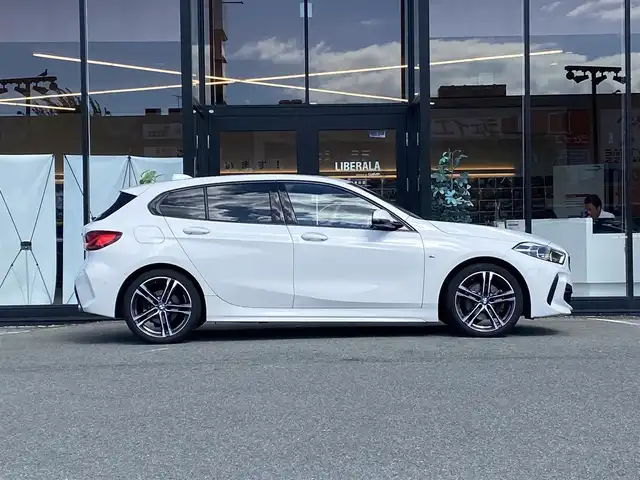 ＢＭＷ １１８ｄ 福岡県 2021(令3)年 3.2万km アルピンホワイトⅢ ・1オーナー/・アクティブクルーズコントロール/・純正ナビ/BT/USB/carplay/・バックカメラ　/・AUTO　HOLD/・D席パワーシート/・ハーフレザーシート/・前後ドラレコ/・ETC/・純正18AW/・BLIS/・LEDライト/・パワーバックドア