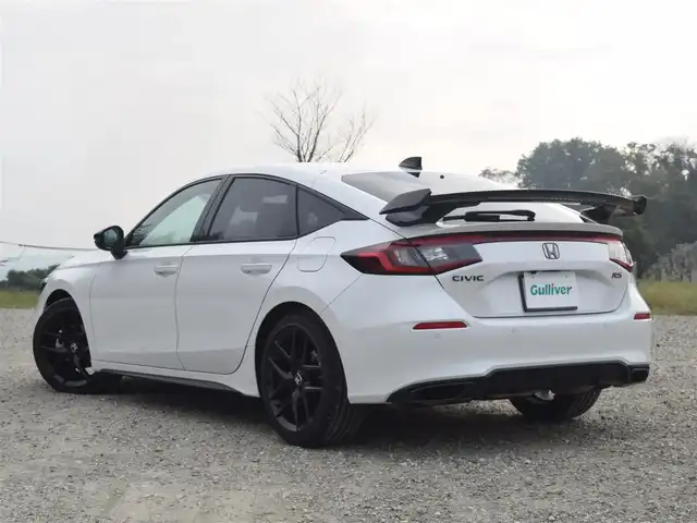ホンダ シビック RS 兵庫県 2025(令7)年 0.3万km プラチナホワイトパール テールゲートスポイラー/Google搭載9インチディスプレイ/Bluetooth接続可/バックカメラ/ビルトインETC2.0/BOSEサウンド/フルセグTV/ワイヤレス充電/レーダークルコン/ステリモ/LEDヘッドライト/純正18インチAW