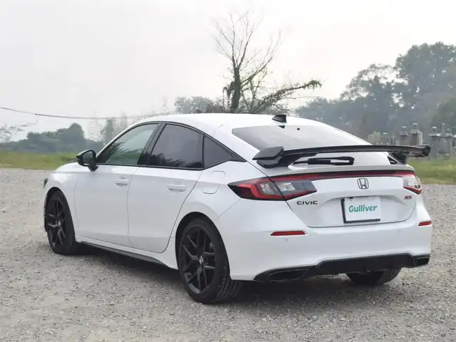 ホンダ シビック RS 兵庫県 2025(令7)年 0.3万km プラチナホワイトパール テールゲートスポイラー/Google搭載9インチディスプレイ/Bluetooth接続可/バックカメラ/ビルトインETC2.0/BOSEサウンド/フルセグTV/ワイヤレス充電/レーダークルコン/ステリモ/LEDヘッドライト/純正18インチAW