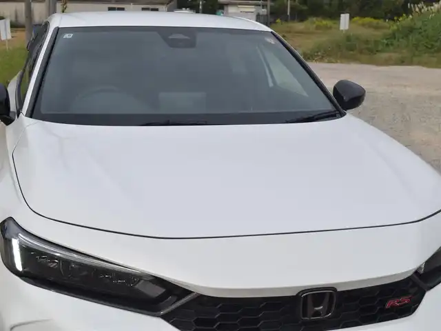 ホンダ シビック RS 兵庫県 2025(令7)年 0.3万km プラチナホワイトパール テールゲートスポイラー/Google搭載9インチディスプレイ/Bluetooth接続可/バックカメラ/ビルトインETC2.0/BOSEサウンド/フルセグTV/ワイヤレス充電/レーダークルコン/ステリモ/LEDヘッドライト/純正18インチAW