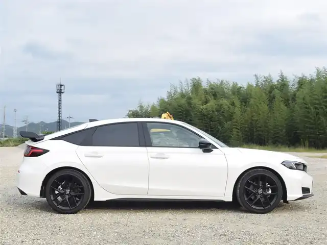 ホンダ シビック RS 兵庫県 2025(令7)年 0.3万km プラチナホワイトパール テールゲートスポイラー/Google搭載9インチディスプレイ/Bluetooth接続可/バックカメラ/ビルトインETC2.0/BOSEサウンド/フルセグTV/ワイヤレス充電/レーダークルコン/ステリモ/LEDヘッドライト/純正18インチAW