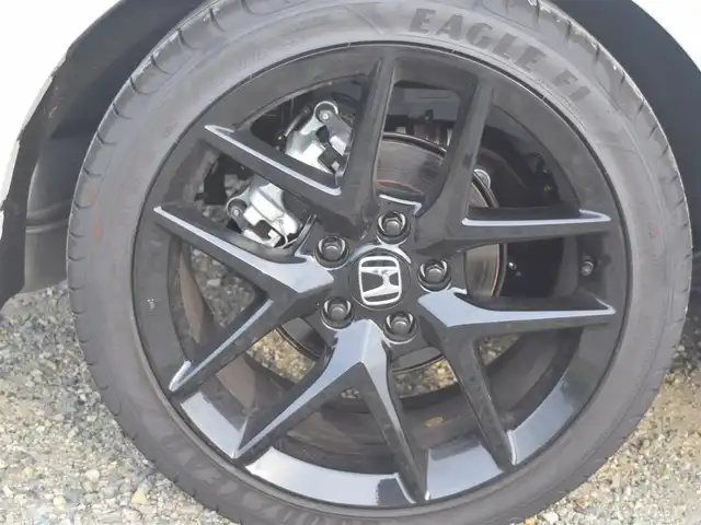 ホンダ シビック RS 兵庫県 2025(令7)年 0.3万km プラチナホワイトパール テールゲートスポイラー/Google搭載9インチディスプレイ/Bluetooth接続可/バックカメラ/ビルトインETC2.0/BOSEサウンド/フルセグTV/ワイヤレス充電/レーダークルコン/ステリモ/LEDヘッドライト/純正18インチAW