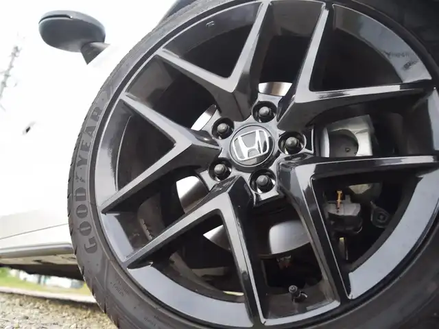 ホンダ シビック RS 兵庫県 2025(令7)年 0.3万km プラチナホワイトパール テールゲートスポイラー/Google搭載9インチディスプレイ/Bluetooth接続可/バックカメラ/ビルトインETC2.0/BOSEサウンド/フルセグTV/ワイヤレス充電/レーダークルコン/ステリモ/LEDヘッドライト/純正18インチAW