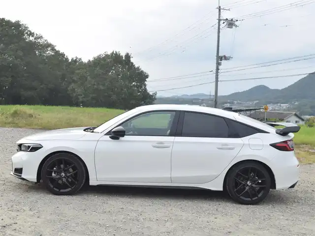 ホンダ シビック RS 兵庫県 2025(令7)年 0.3万km プラチナホワイトパール テールゲートスポイラー/Google搭載9インチディスプレイ/Bluetooth接続可/バックカメラ/ビルトインETC2.0/BOSEサウンド/フルセグTV/ワイヤレス充電/レーダークルコン/ステリモ/LEDヘッドライト/純正18インチAW