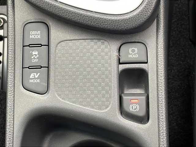 トヨタ ヤリスクロス ハイブリッド Z 千葉県 2022(令4)年 1.6万km 黒 衝突軽減ブレーキ/レーンキープアシスト/オートマッチクハイビーム/純正ディスプレイオーディオ/（フルセグ/Bluetooth/USB/FM/AM/Miracast）/バックカメラ/全方位カメラ/ETC/ブラインドスポットモニター/ハーフレザーシート/シートヒーター（運転席＋助手席）/LEDヘッドライト/電動格納ミラー