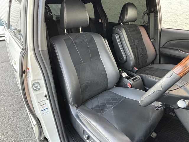 トヨタ エスティマ アエラス プレミアム G 大阪府 2017(平29)年 4.2万km ホワイトパールクリスタルシャイン 4WD/ワンオーナー/社外8型ナビ フルセグTV CD DVD BT/バックカメラ/両側パワースライドドア/パワーバックドア/衝突被害軽減ブレーキ/レーンアシスト/オートマチックハイビーム/LEDオートヘッドライト/ハーフレザーシート/前席シートヒーター/運転席パワーシート/ステアリングリモコン/スマートキー/ビルトインETC/ドラレコ/ウッドコンビステアリング/保証書 取説