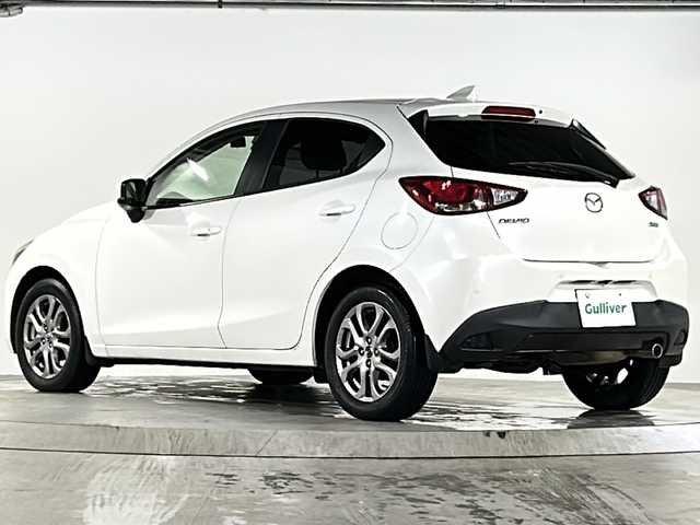 マツダ デミオ XD ノーブルクリムゾン 広島県 2018(平30)年 2.8万km スノーフレイクホワイトパールマイカ 禁煙車/３６０°ビュー・モニター＋フロントパーキングセンサー（センター／コーナー）/アダプティブ・ＬＥＤ・ヘッドライト/スマート・ブレーキ・サポート＆マツダ・レーダー・クルーズ・コントロール/BSM/マツダコネクトナビ/・フルセグ/CD/DVD/Bluetooth/USB/AUX/革巻きステアリング/ステアリングスイッチ/オートライト/パドルシフト/シートヒーター/LEDヘッドライト/スマートキー/プッシュスタート/スペアキー/トノカバー/専用シート（カラー：レッド（千鳥格子））/ETC２．０/ドライブレコーダー配線無しのため動作確認できず/純正フロアマット/純正16インチアルミホイール