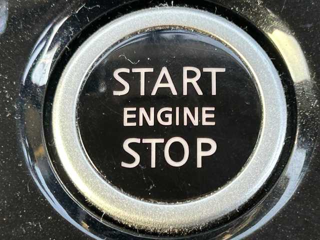 日産 セレナ ハイウェイスター Vセレクション 岡山県 2017(平29)年 7.7万km マルーンレッド 2トーン 登録時走行距離76862km/純正10インチナビ/フルセグTV(AM/FM/CD/DVD/Bluetooth)/純正11インチフリップダウンモニター/両側パワースライドドア/ハンズフリーパワースライドドア/アラウンドビューモニター/ビルトインETC/ドライブレコーダー/インテリジェントパーキングアシスト/クルーズコントロール/クリアランスソナー/衝突軽減ブレーキ/横滑り防止装置/オートライト/アイドリングストップ/16インチ純正AW/純正フロアマット