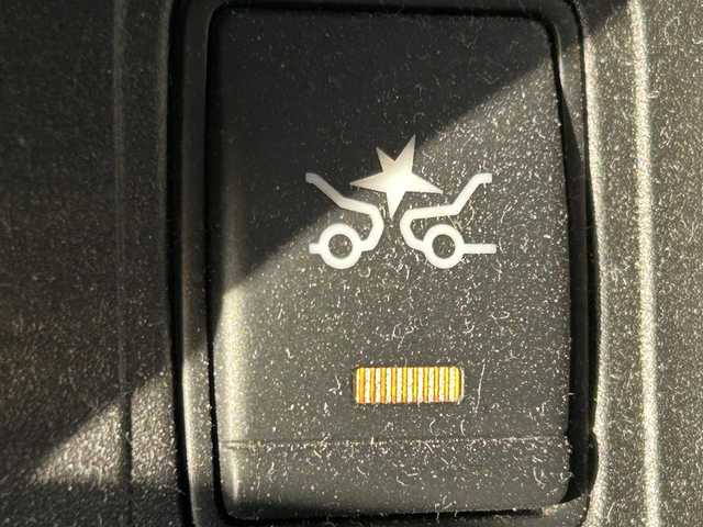 日産 セレナ ハイウェイスター Vセレクション 岡山県 2017(平29)年 7.7万km マルーンレッド 2トーン 登録時走行距離76862km/純正10インチナビ/フルセグTV(AM/FM/CD/DVD/Bluetooth)/純正11インチフリップダウンモニター/両側パワースライドドア/ハンズフリーパワースライドドア/アラウンドビューモニター/ビルトインETC/ドライブレコーダー/インテリジェントパーキングアシスト/クルーズコントロール/クリアランスソナー/衝突軽減ブレーキ/横滑り防止装置/オートライト/アイドリングストップ/16インチ純正AW/純正フロアマット