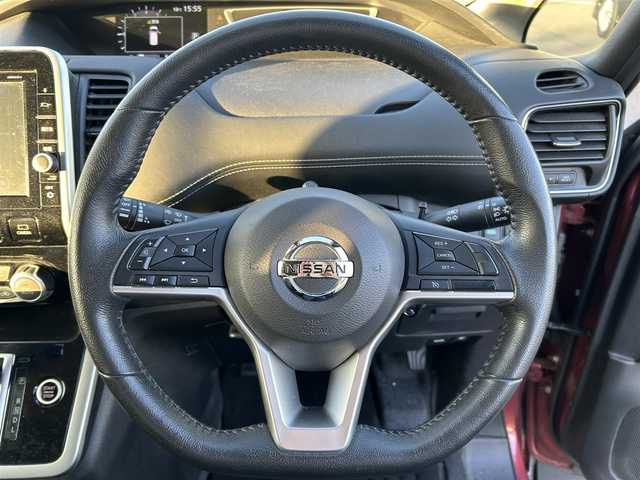 日産 セレナ ハイウェイスター Vセレクション 岡山県 2017(平29)年 7.7万km マルーンレッド 2トーン 登録時走行距離76862km/純正10インチナビ/フルセグTV(AM/FM/CD/DVD/Bluetooth)/純正11インチフリップダウンモニター/両側パワースライドドア/ハンズフリーパワースライドドア/アラウンドビューモニター/ビルトインETC/ドライブレコーダー/インテリジェントパーキングアシスト/クルーズコントロール/クリアランスソナー/衝突軽減ブレーキ/横滑り防止装置/オートライト/アイドリングストップ/16インチ純正AW/純正フロアマット