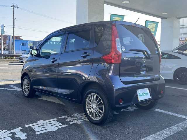 日産 デイズ X 愛知県 2018(平30)年 4.5万km プレミアムパープルP 純正メモリナビ/【フルセグ・DVD再生可・CD・Bluetooth】/バックカメラ/アラウンドビューカメラ/ETC/衝突被害軽減ブレーキ/純正ドライブレコーダー/横滑り防止機能/アイドリングストップ/プッシュスタート/スマートキー/スペアキーあり/電動格納ミラー/純正フロアマット/ドアバイザー/新車保証書/取扱説明書