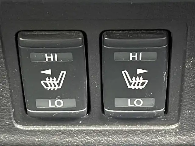 日産 セレナ e－パワー XV 福岡県 2019(令1)年 7.7万km ブリリアントシルバー フリップダウンモニター　/純正９インチナビ（ＭＭ５１８Ｄ－Ｌ）　/バックカメラ　/衝突軽減　/両側パワースライドドア　/ＬＤＷ　/ステアリングヒーター　/シートヒーター　/ＬＥＤオートライト　/ハロゲンフォグランプ　/フルセグTV