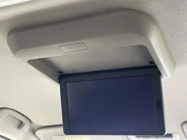 日産 セレナ e－パワー XV 福岡県 2019(令1)年 7.7万km ブリリアントシルバー フリップダウンモニター　/純正９インチナビ（ＭＭ５１８Ｄ－Ｌ）　/バックカメラ　/衝突軽減　/両側パワースライドドア　/ＬＤＷ　/ステアリングヒーター　/シートヒーター　/ＬＥＤオートライト　/ハロゲンフォグランプ　/フルセグTV