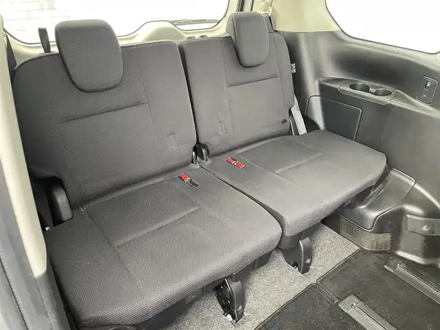 日産 セレナ e－パワー XV 福岡県 2019(令1)年 7.7万km ブリリアントシルバー フリップダウンモニター　/純正９インチナビ（ＭＭ５１８Ｄ－Ｌ）　/バックカメラ　/衝突軽減　/両側パワースライドドア　/ＬＤＷ　/ステアリングヒーター　/シートヒーター　/ＬＥＤオートライト　/ハロゲンフォグランプ　/フルセグTV