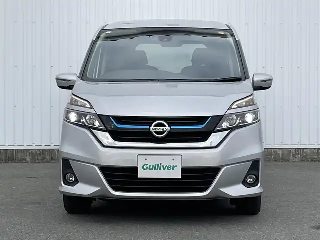 日産 セレナ e－パワー XV 福岡県 2019(令1)年 7.7万km ブリリアントシルバー フリップダウンモニター　/純正９インチナビ（ＭＭ５１８Ｄ－Ｌ）　/バックカメラ　/衝突軽減　/両側パワースライドドア　/ＬＤＷ　/ステアリングヒーター　/シートヒーター　/ＬＥＤオートライト　/ハロゲンフォグランプ　/フルセグTV