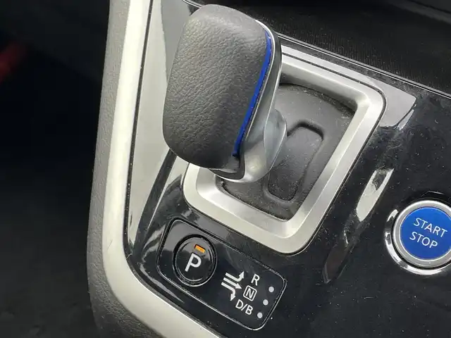 日産 セレナ e－パワー XV 福岡県 2019(令1)年 7.7万km ブリリアントシルバー フリップダウンモニター　/純正９インチナビ（ＭＭ５１８Ｄ－Ｌ）　/バックカメラ　/衝突軽減　/両側パワースライドドア　/ＬＤＷ　/ステアリングヒーター　/シートヒーター　/ＬＥＤオートライト　/ハロゲンフォグランプ　/フルセグTV