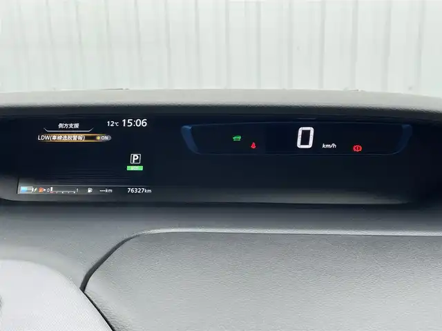 日産 セレナ e－パワー XV 福岡県 2019(令1)年 7.7万km ブリリアントシルバー フリップダウンモニター　/純正９インチナビ（ＭＭ５１８Ｄ－Ｌ）　/バックカメラ　/衝突軽減　/両側パワースライドドア　/ＬＤＷ　/ステアリングヒーター　/シートヒーター　/ＬＥＤオートライト　/ハロゲンフォグランプ　/フルセグTV