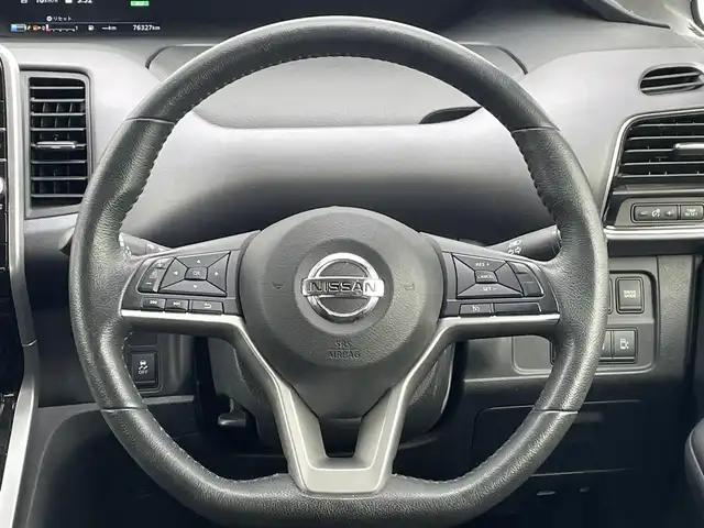 日産 セレナ e－パワー XV 福岡県 2019(令1)年 7.7万km ブリリアントシルバー フリップダウンモニター　/純正９インチナビ（ＭＭ５１８Ｄ－Ｌ）　/バックカメラ　/衝突軽減　/両側パワースライドドア　/ＬＤＷ　/ステアリングヒーター　/シートヒーター　/ＬＥＤオートライト　/ハロゲンフォグランプ　/フルセグTV