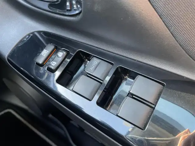 トヨタ ヴィッツ ハイブリッド F セーフティーエディションⅢ 新潟県 2019(令1)年 10.5万km ホワイトパールクリスタルシャイン ワンオーナー/メモリナビ/ワンセグテレビ/バックカメラ/デジタルインナーミラー/ドライブレコーダー/ウィンカーミラー/ドアバイザー/プッシュスタート/ETC/純正フロアマット/スペアキー1個