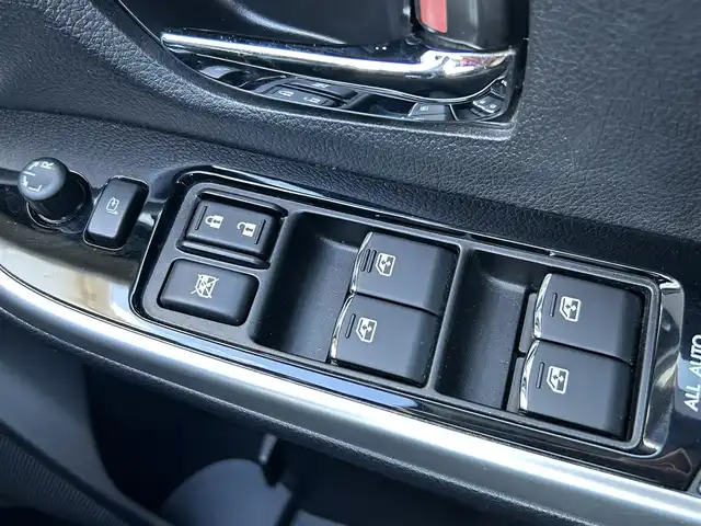 スバル レヴォーグ 1．6GT アイサイト Sスタイル 愛媛県 2018(平30)年 5.3万km クリスタルホワイトP フォグランプ/革巻きステアリング/パドルシフト/BSM/電子P/クルコン/純正SDナビ/ETC/アイサイト/コーナーセンサー/アイスト/LED/オートライト/シートヒーター/レーンキープアシスト/4WD/スマートキー/プッシュスタート
