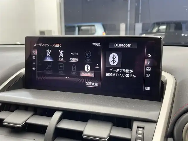 レクサス ＮＸ 300h Fスポーツ 滋賀県 2018(平30)年 6.8万km ホワイトノーヴァガラスフレーク 禁煙車/サンルーフ/純正ナビ/（CD/DVD/Bluetooth/フルセグTV)/全方位カメラ/TRDエアロ（F/S/R)/TRD4本出しマフラー/ビルトインETC2.0/前後ドラレコ/赤本革シート/前席シートヒーター/前席シートベンチレーション/前席パワーシート/ステアリングヒーター/パワーバックドア/ヘッドアップディスプレイ/BSM/3眼LEDヘッドライト/オートライト/オートハイビーム/プリクラッシュセーフティ/レーンディパーチャーアラート/レーダークルーズコントロール/クリアランスソナー/パドルシフト/電動パーキングブレーキ/オートブレーキホールド/プッシュスタート/スマートキー×２