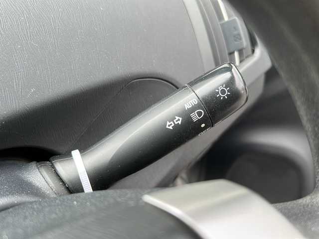 トヨタ プリウス L 千葉県 2015(平27)年 15.7万km シルバーM 純正７インチナビ　ＮＳＣＰ－Ｗ６４　Ｂカメラ　ＥＴＣ　スマートキー　スペアキー　純正フロアマット　ハロゲンライト　取扱説明書　記録簿　盗難防止装置　エアバッグＷ＋サイド　オートライト　ＡＢＳ