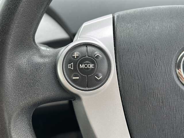 トヨタ プリウス L 千葉県 2015(平27)年 15.7万km シルバーM 純正７インチナビ　ＮＳＣＰ－Ｗ６４　Ｂカメラ　ＥＴＣ　スマートキー　スペアキー　純正フロアマット　ハロゲンライト　取扱説明書　記録簿　盗難防止装置　エアバッグＷ＋サイド　オートライト　ＡＢＳ