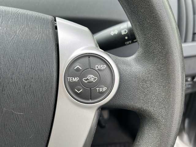 トヨタ プリウス L 千葉県 2015(平27)年 15.7万km シルバーM 純正７インチナビ　ＮＳＣＰ－Ｗ６４　Ｂカメラ　ＥＴＣ　スマートキー　スペアキー　純正フロアマット　ハロゲンライト　取扱説明書　記録簿　盗難防止装置　エアバッグＷ＋サイド　オートライト　ＡＢＳ