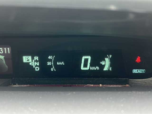 トヨタ プリウス L 千葉県 2015(平27)年 15.7万km シルバーM 純正７インチナビ　ＮＳＣＰ－Ｗ６４　Ｂカメラ　ＥＴＣ　スマートキー　スペアキー　純正フロアマット　ハロゲンライト　取扱説明書　記録簿　盗難防止装置　エアバッグＷ＋サイド　オートライト　ＡＢＳ