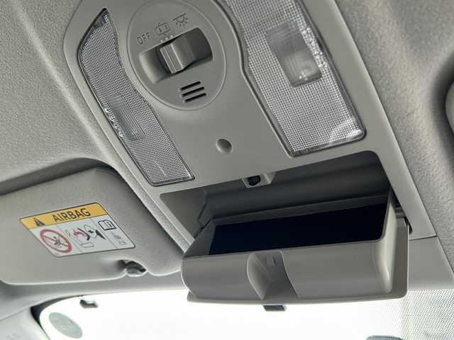 トヨタ プリウス L 千葉県 2015(平27)年 15.7万km シルバーM 純正７インチナビ　ＮＳＣＰ－Ｗ６４　Ｂカメラ　ＥＴＣ　スマートキー　スペアキー　純正フロアマット　ハロゲンライト　取扱説明書　記録簿　盗難防止装置　エアバッグＷ＋サイド　オートライト　ＡＢＳ